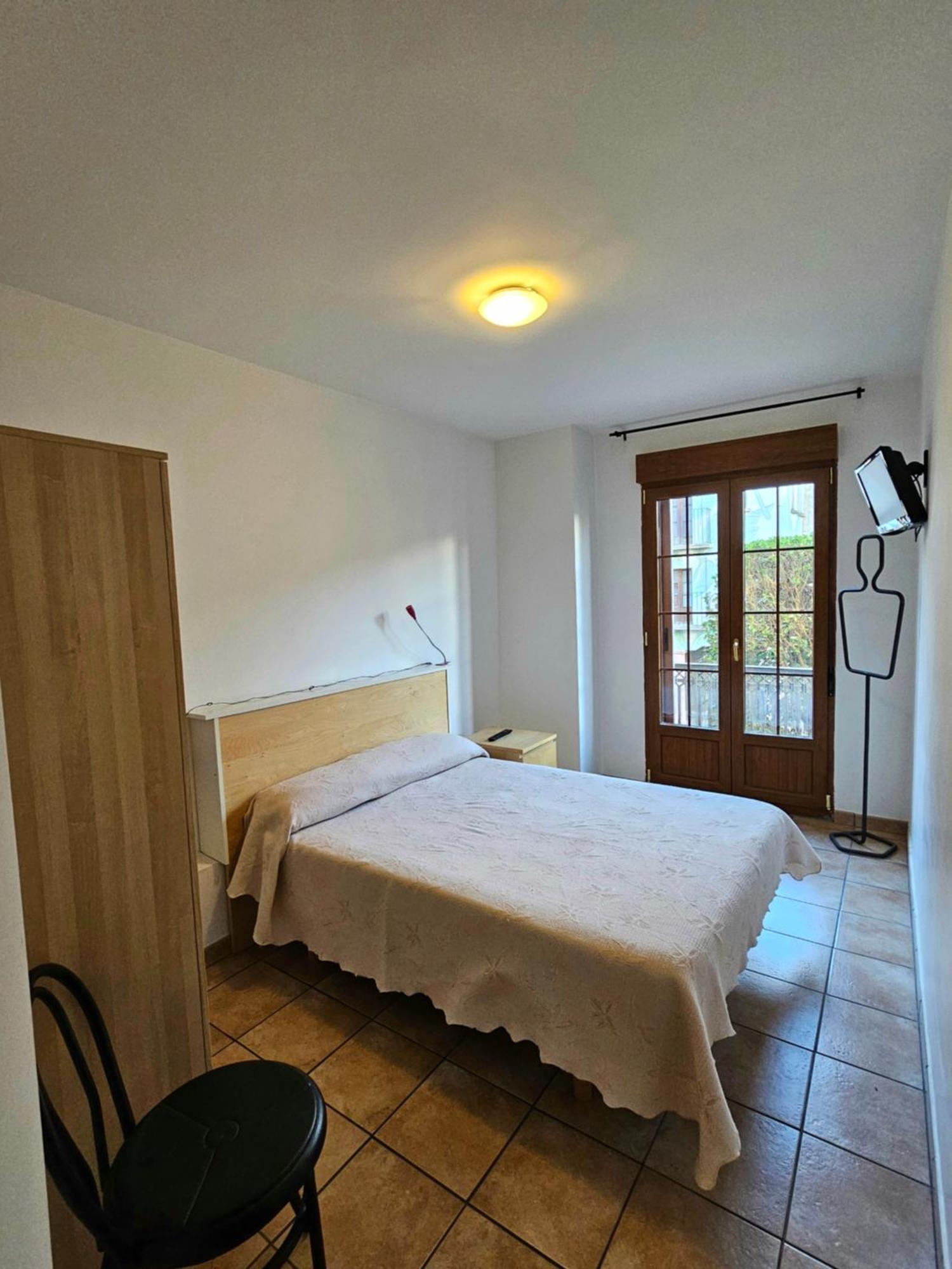 Hostal Jp Y Estudios Sangüesa Zewnętrze zdjęcie