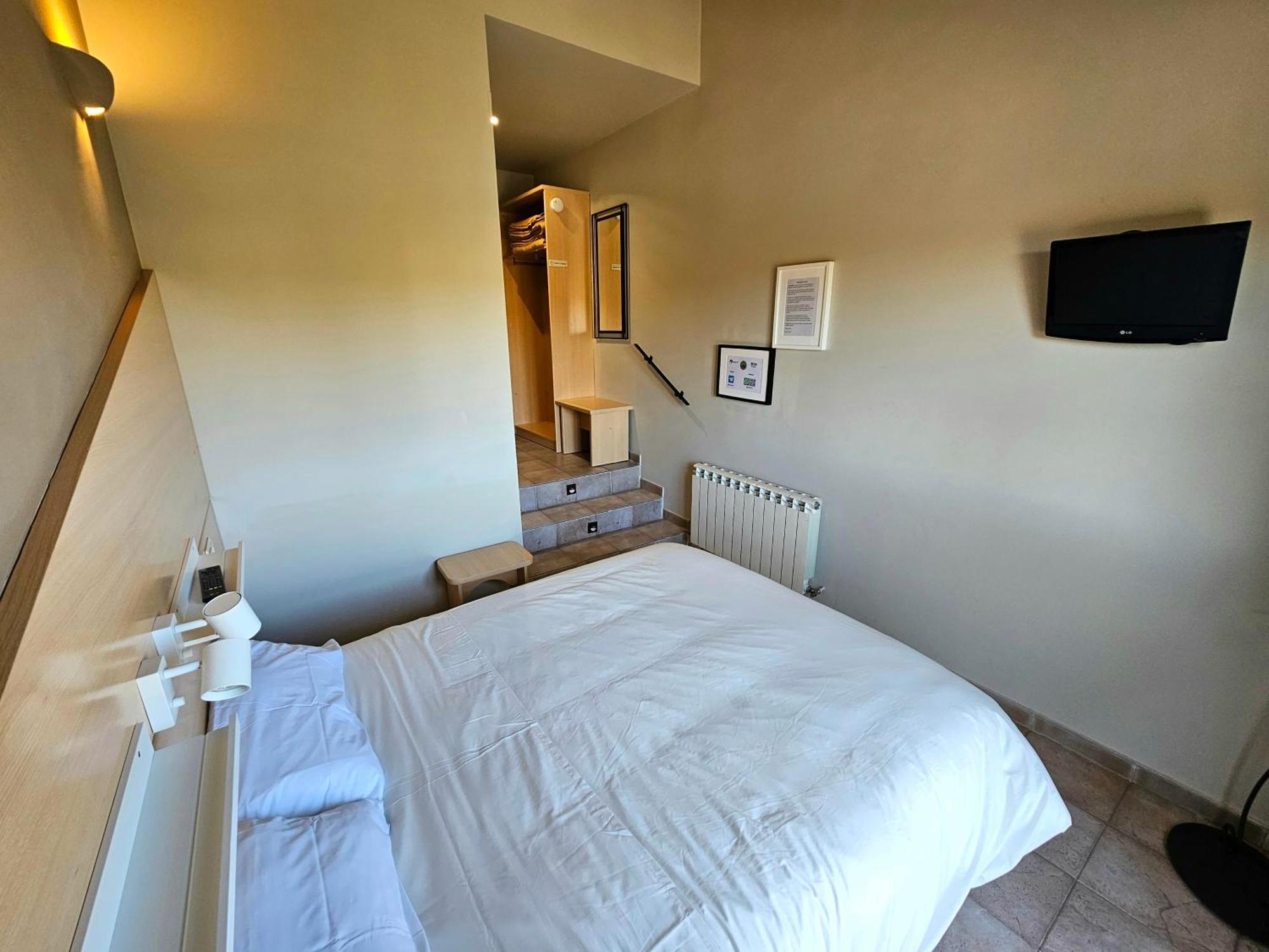 Hostal Jp Y Estudios Sangüesa Zewnętrze zdjęcie